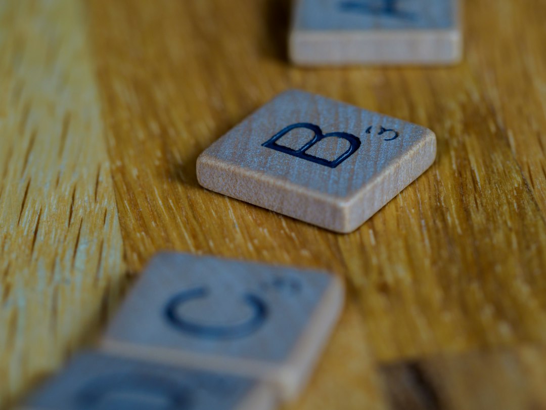 漫游大厅房卡房不是只看输赢。本文从对局切片、经济曲线与选手指纹三条线出发