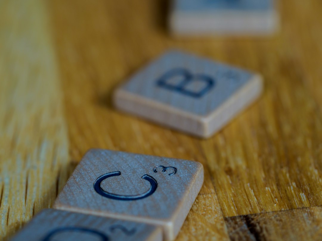 「24小时牛牛微信群」常被误当成赛事信息源，实际多是亲友局约局与规则讨论